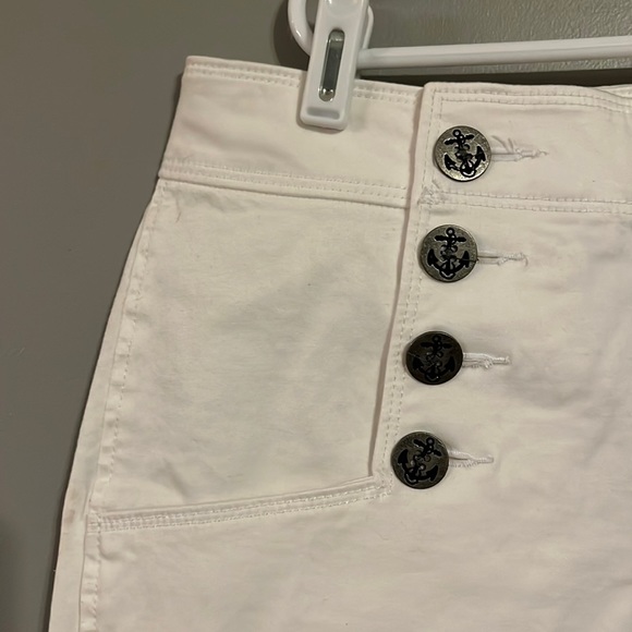 Express White Button Front Shorts Size 6 - Picture 2 of 5